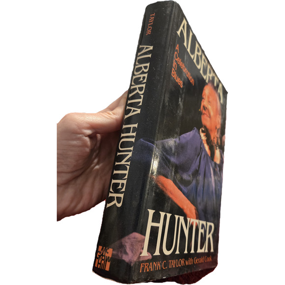 ALBERTA HUNTER A CELEBRATION IN BLUES First Edition Biography 0070631719 - Picture 4 of 7